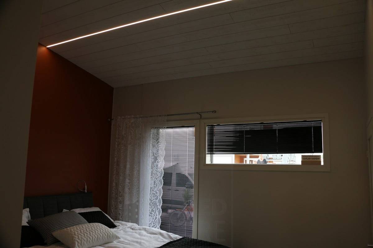 Salon de l'habitat 2018 : profilé led étroit et bas sur le plafond d'une chambre à coucher. Ledstore.fi