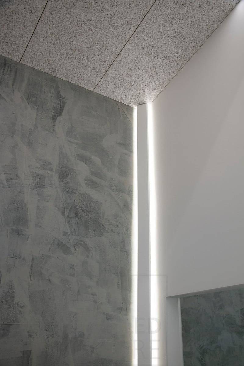 Salon du logement 2018 : profilé d'angle vertical de INDIRECT 3. Ledstore.fi