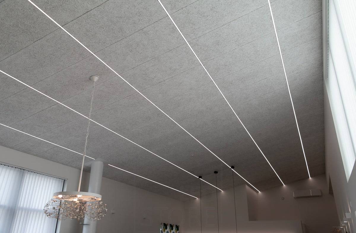 Salon de l'habitat 2018 : profilé affleurant étroit installé entre les panneaux acoustiques du Konto. Ledstore.fi