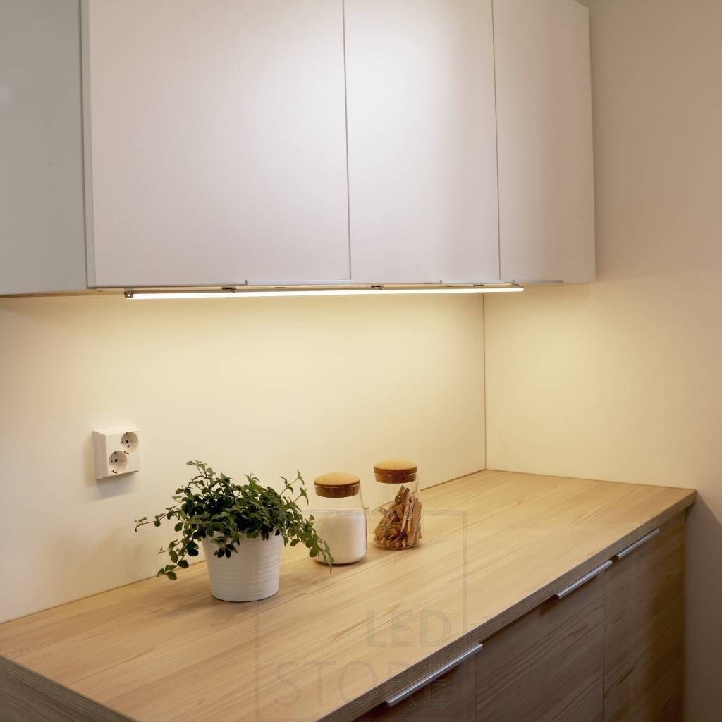 Salon du logement 2018 : des lampes de travail au fond de l'armoire. Ledstore.fi