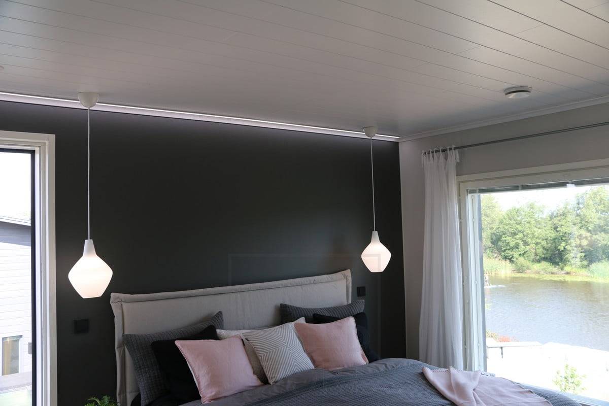 Salon de l'habitat 2018 : profilé Led bas au plafond installé dans une chambre à coucher. Ledstore.fi