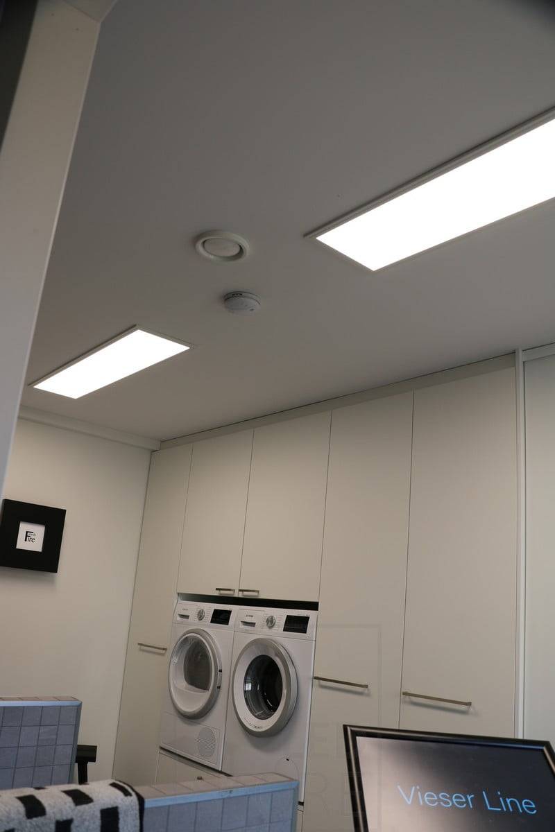 Salon du logement 2019 : 2 panneaux LED 300x1200 au plafond de la buanderie. Ledstore.fi