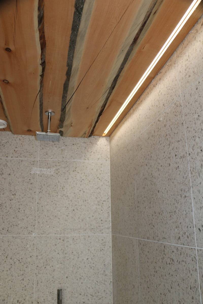 Salon du logement 2019 : Ruban de leds sur un plafond scié en Tuppee. Ledstore.fi