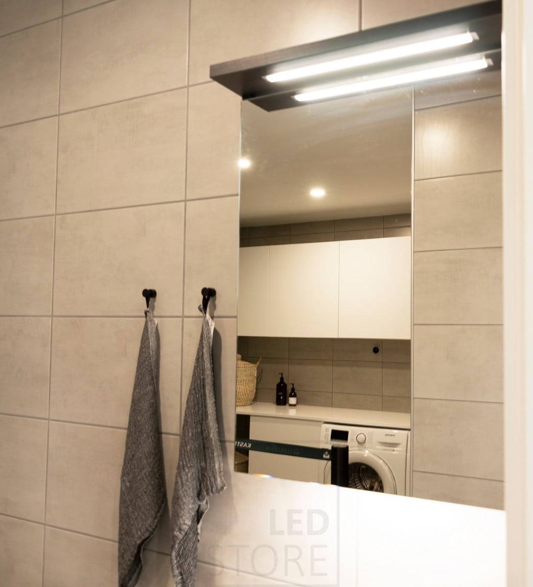 Housing Fair 2020 : une armoire à glace éclairant une salle de bain.