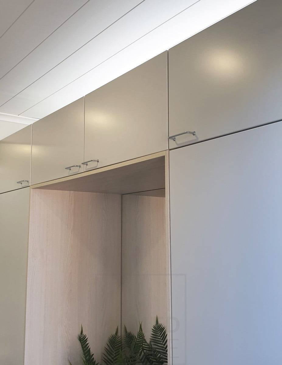 Housing Fair 2020 : lumière indirecte sur le dessus d'une armoire. Ledstore.fi
