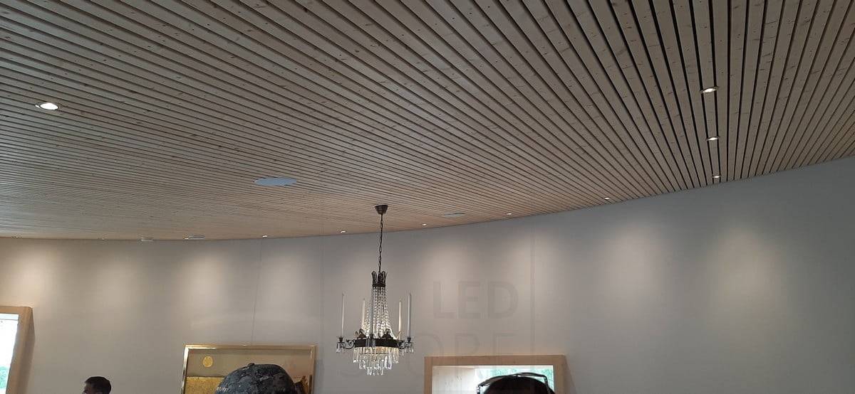 Salon du logement 2021 : éclairage dans le plafond incurvé. Ledstore.fi