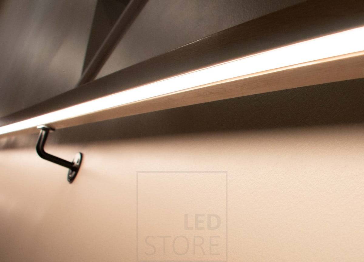 Salon du logement 2022 : ruban de leds inséré dans la main courante. Ledstore.fi