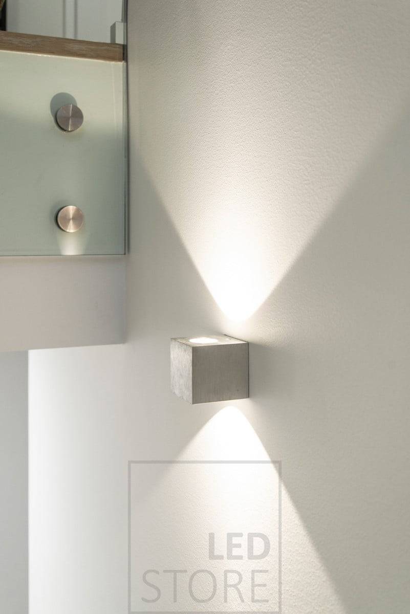 L'applique murale à leds CUBIC éclaire dans deux directions avec une belle lumière atmosphérique. Ledstore.fi