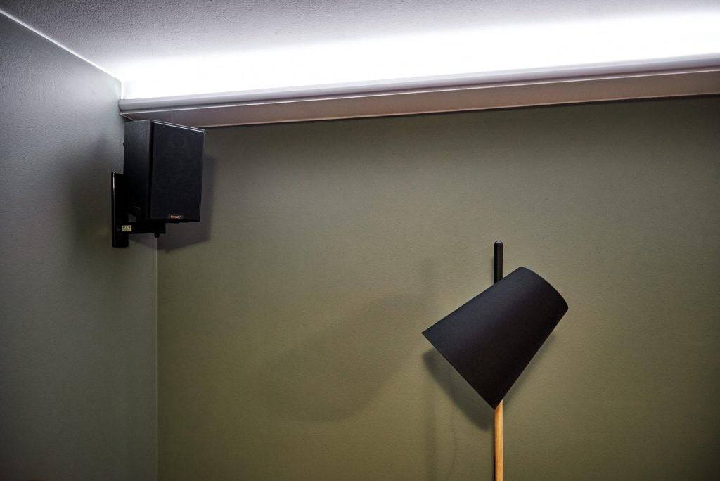 Logo LED STORE sur fond vert avec texte blanc, parfait pour les solutions d'éclairage à faible consommation d'énergie. Éclairez votre espace avec nous !