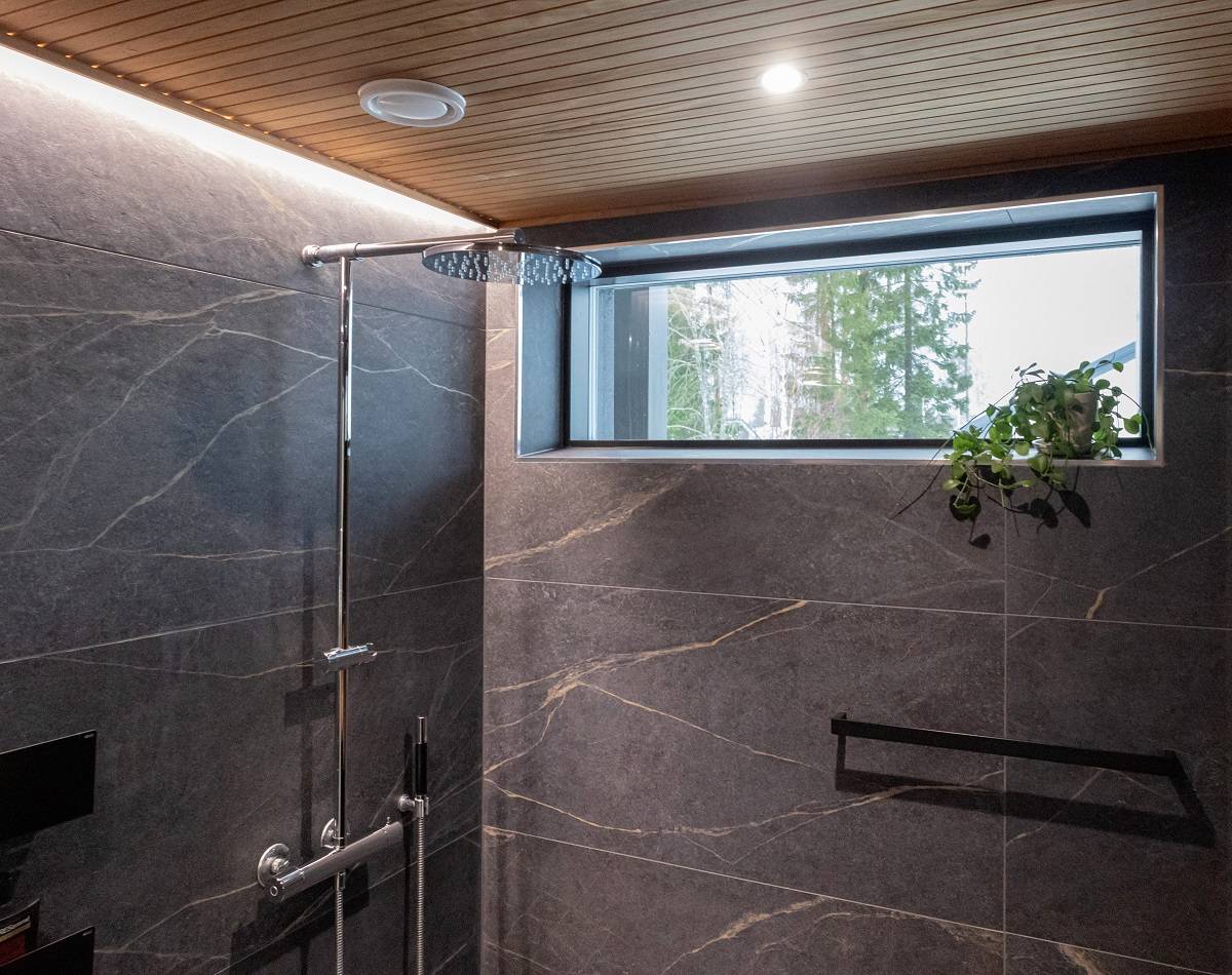 Spot de salle de bain et bande LED.