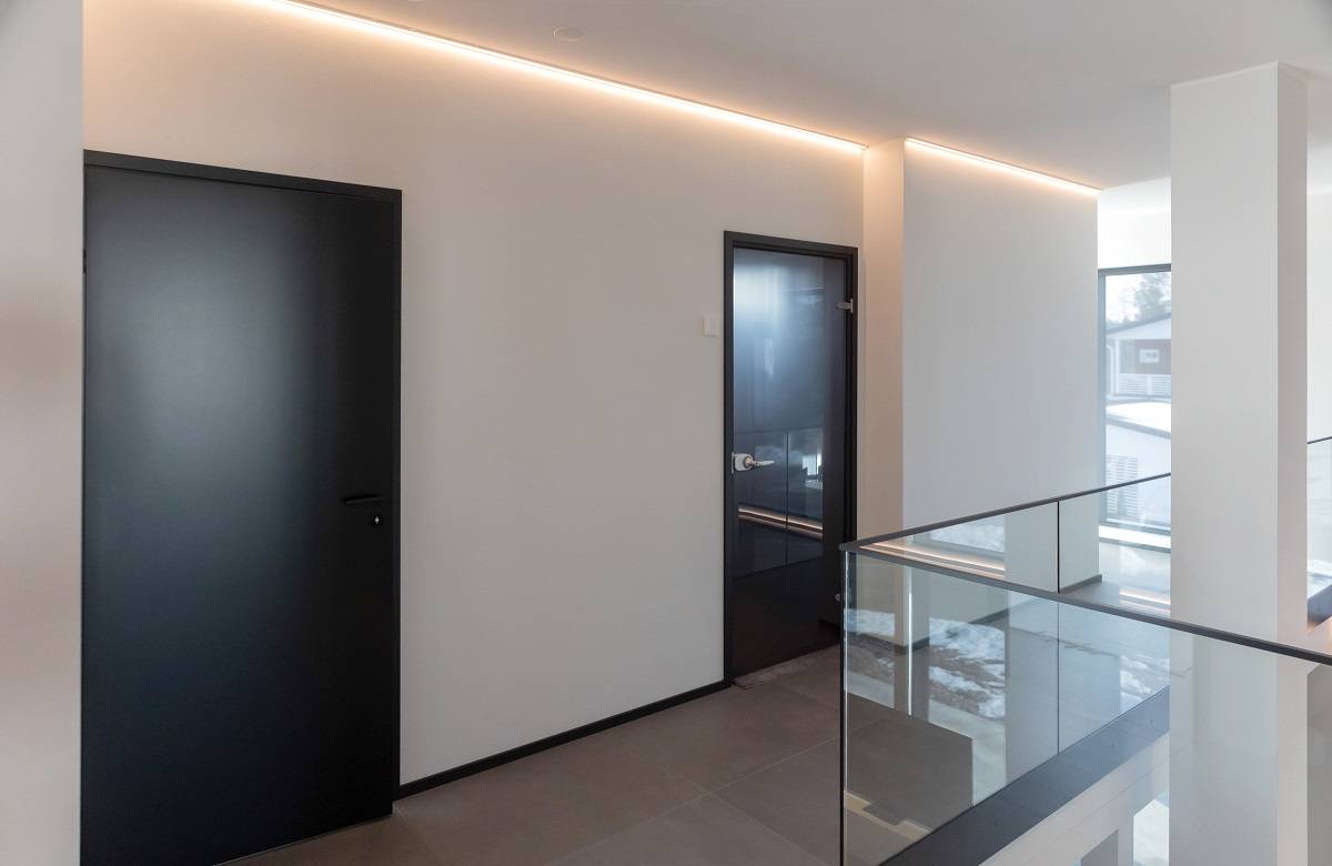 Bande LED sur le bord du mur