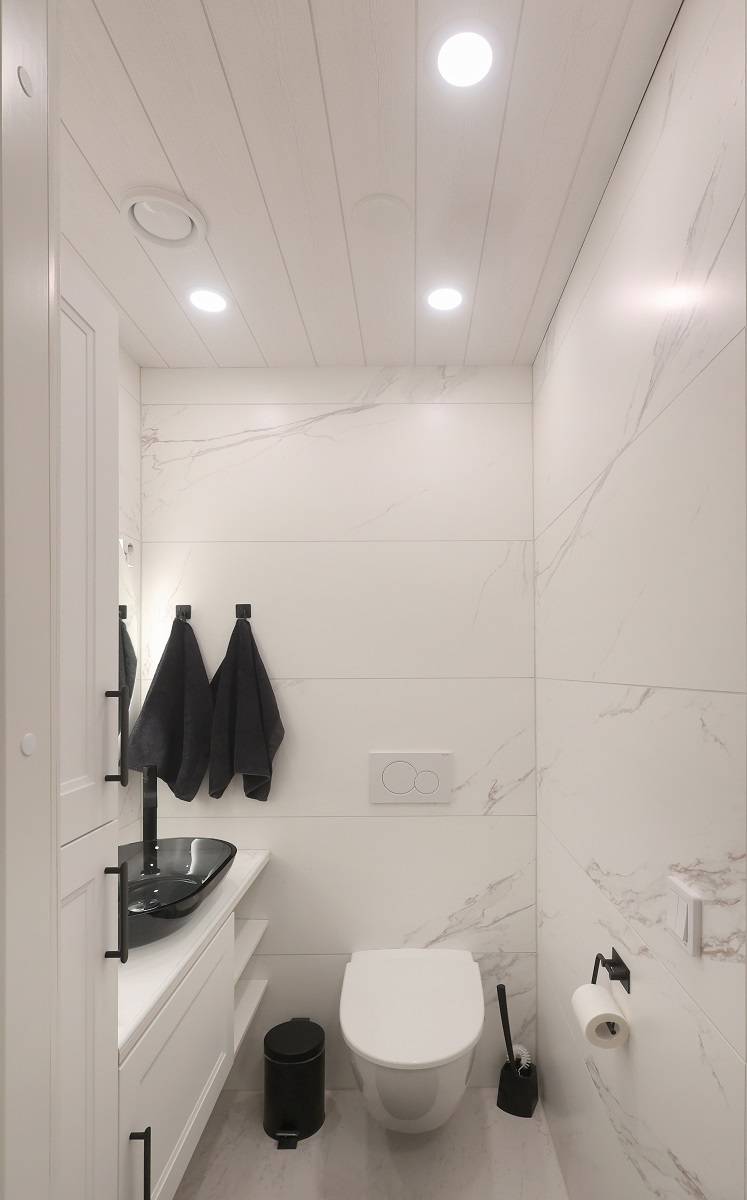 Panneau à trois LEDs au plafond des toilettes ø120