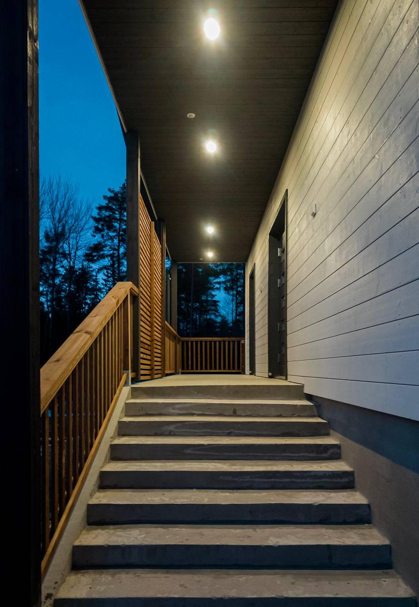 Spots LED sur le toit de la terrasse