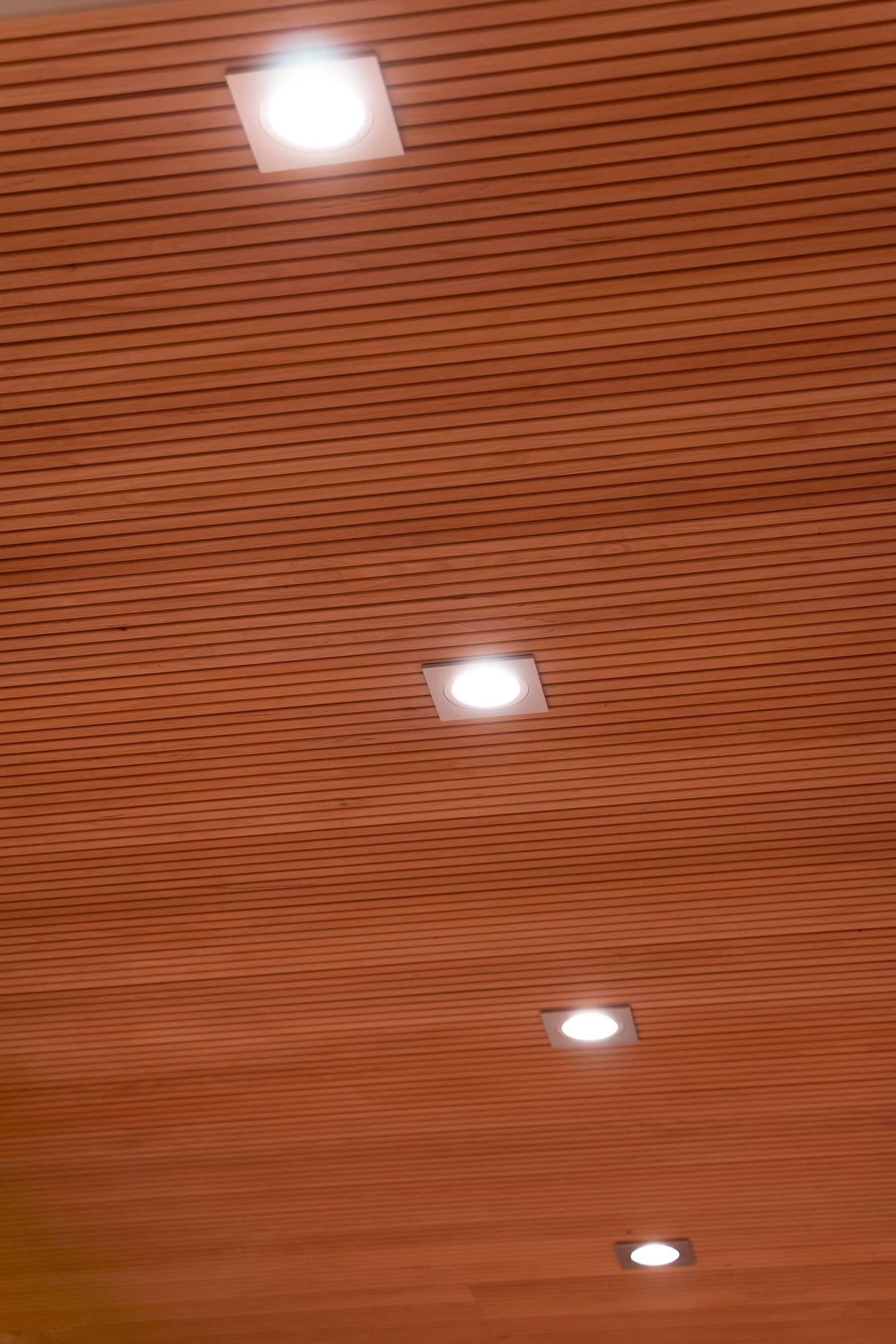 Spot Kantti fixe pour l\'éclairage du plafond à bandes. Ledstore.fi