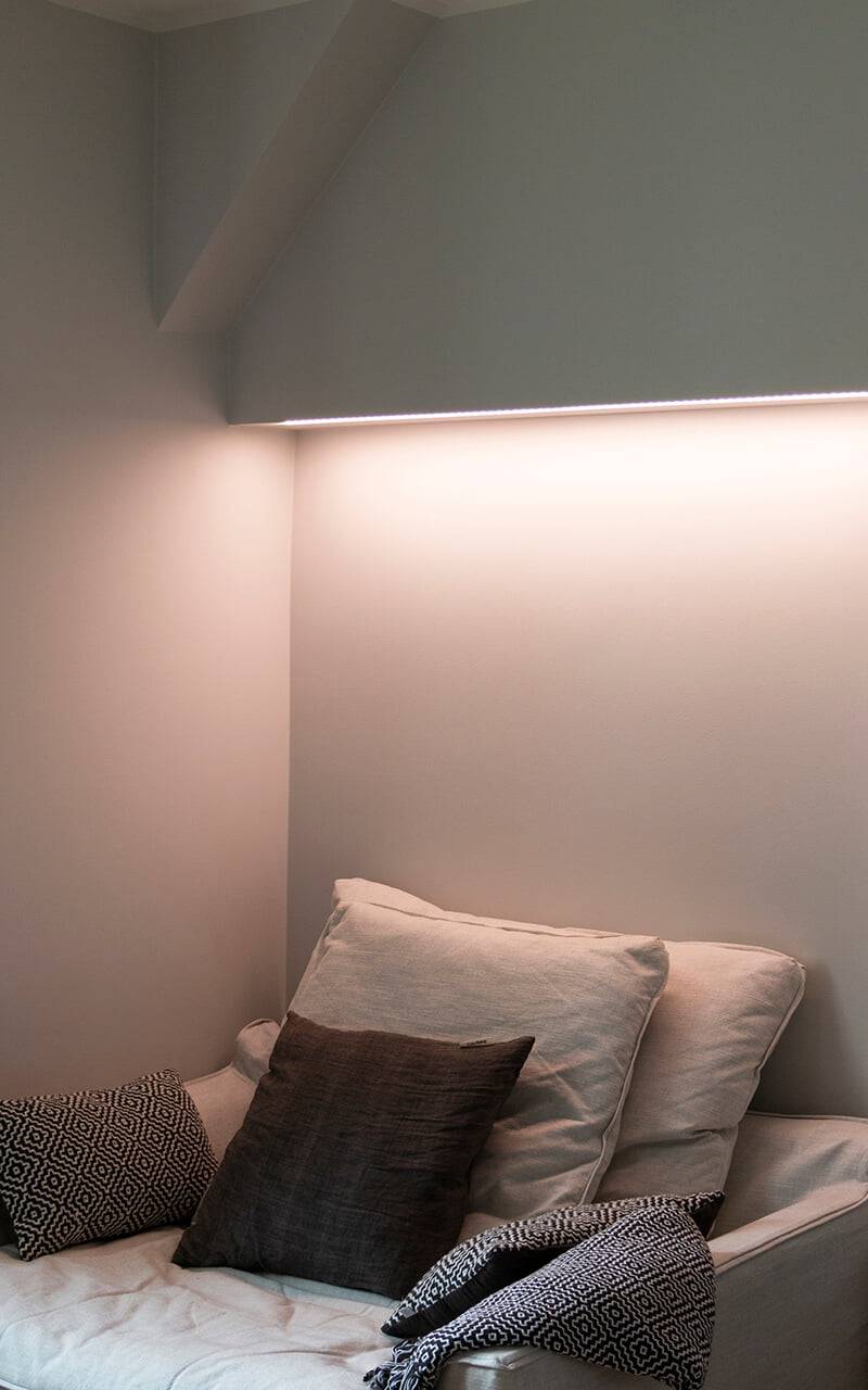 Le fond vert comporte un carré blanc avec le texte "LED STORE" en lettres capitales blanches et grasses, mettant en valeur les solutions d'éclairage à faible consommation d'énergie.