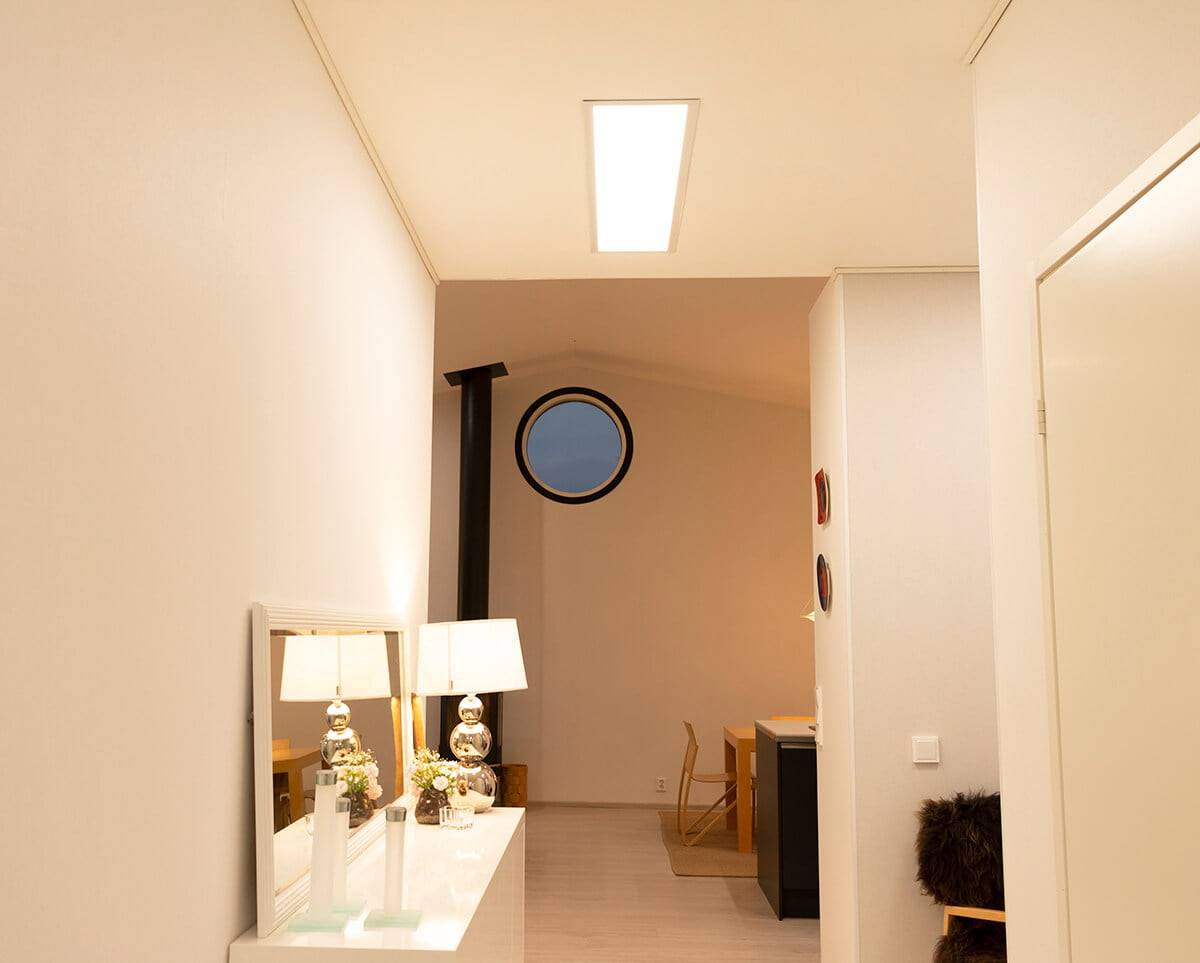 Fond vert avec un carré blanc gras et le texte "LED STORE" promouvant des solutions d'éclairage LED durables.