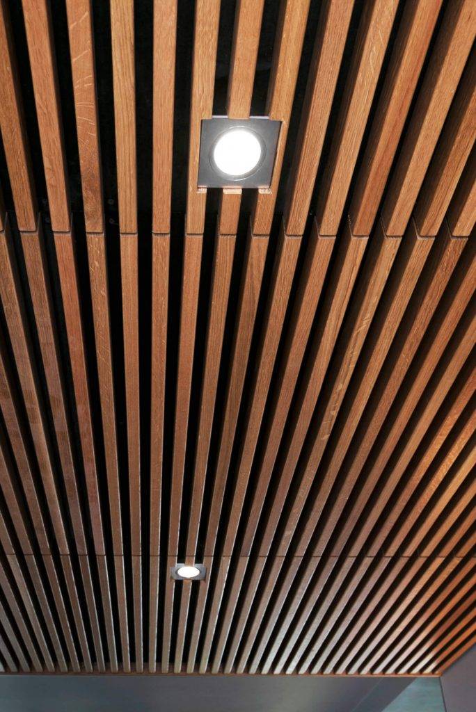 Texte LED STORE au milieu d'un carré blanc sur fond vert. Idéal pour l'éclairage économe en énergie et les solutions respectueuses de l'environnement. Optimisation maximale pour le référencement.