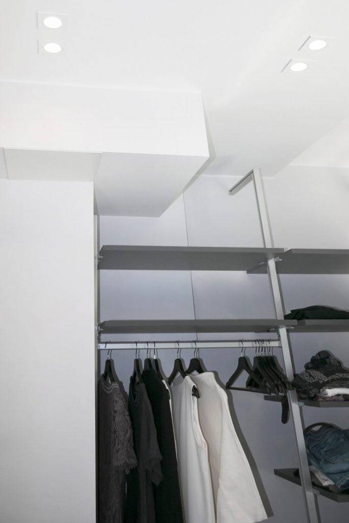 Logo du magasin d'éclairage LED sur fond vert avec un carré blanc et le texte "LED STORE" en blanc, améliorant la visibilité du référencement du magasin LED.