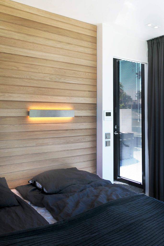 Logo LED Store : un fond vert avec un carré blanc et le texte "LED STORE" en lettres grasses pour mettre en valeur les solutions d'éclairage à faible consommation d'énergie.