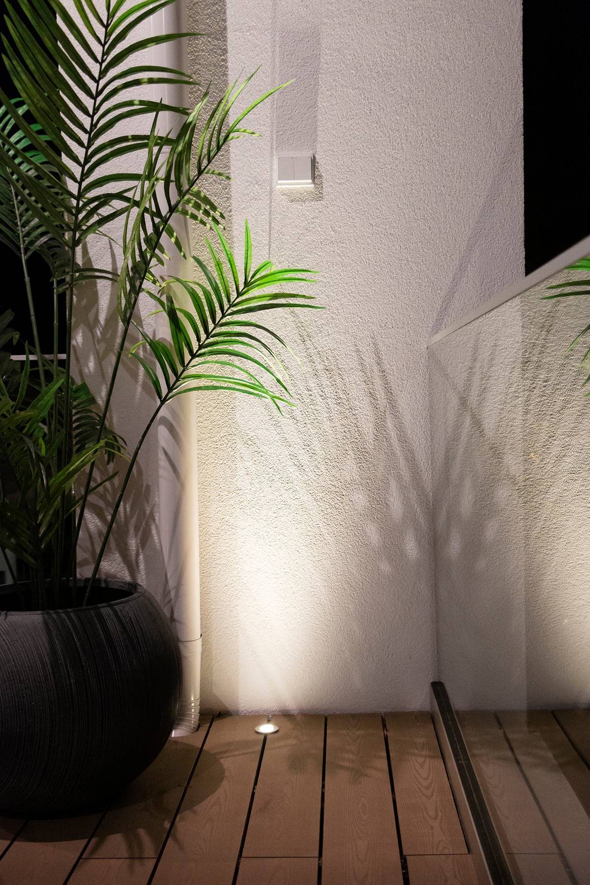 Logo LED Store : carré vert avec contour blanc, "LED STORE" au milieu d'un fond vert vif.