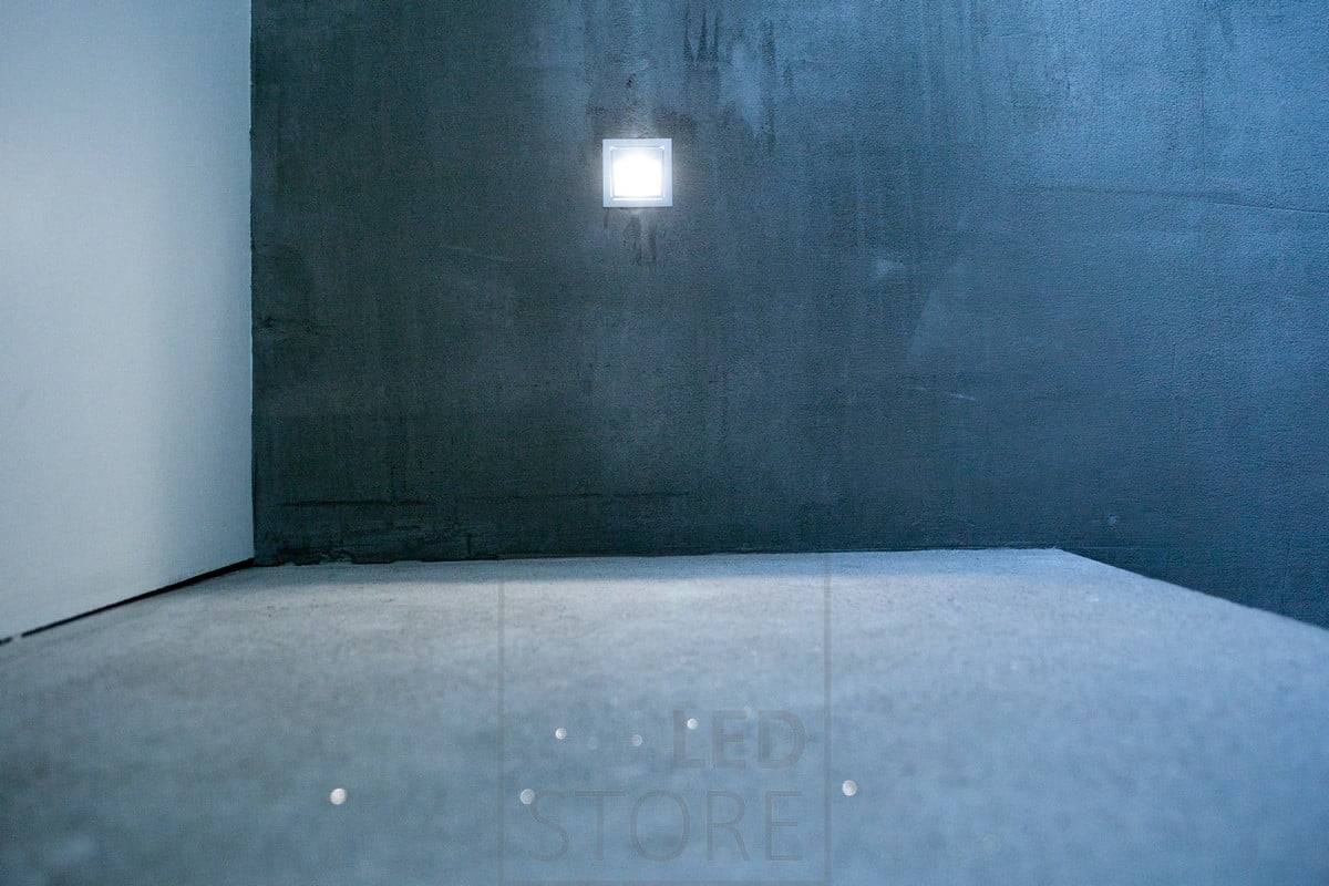 La lampe d'escalier à LED IN-WALL convient par exemple à l'éclairage de marches d'escalier. En connectant l'IN-WALL à un détecteur de présence, vous obtenez une solution fonctionnelle pour l'éclairage nocturne. Ledstore.fi