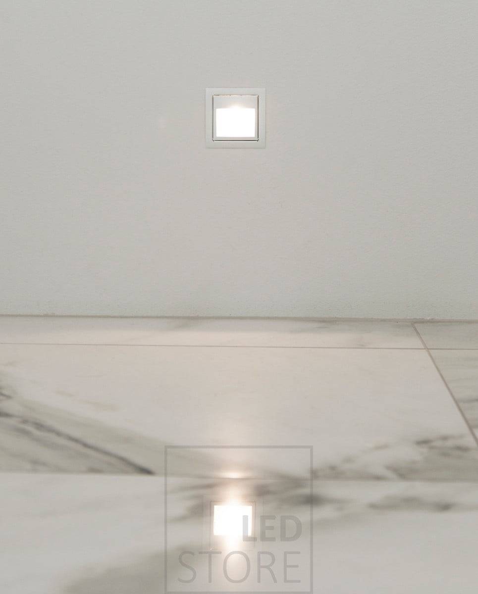 L'applique d'escalier à LED IN-WALL éclaire d'une lumière douce et atmosphérique. L'applique encastrée est moderne, simple et élégante. Ledstore.fi