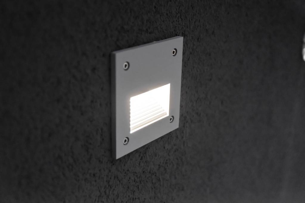 Applique murale dans un socle. LedStore.fi