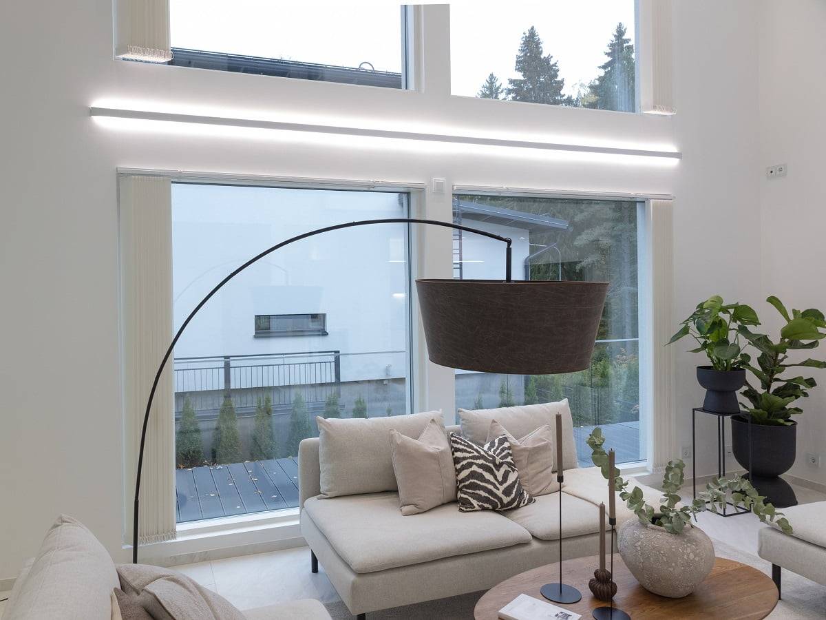 Logo LED STORE sur fond vert dans un carré blanc mettant en valeur les solutions d'éclairage LED.