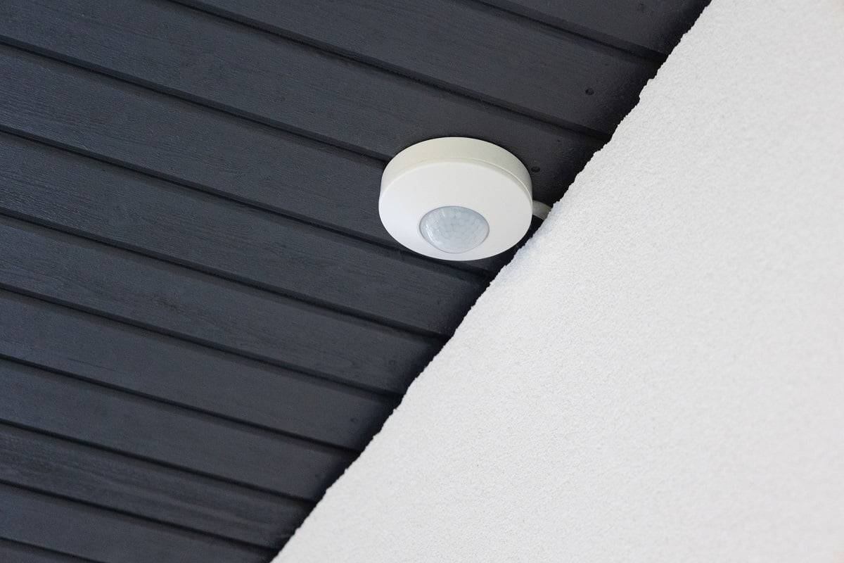 Un fond vert avec un carré blanc au milieu et le texte "LED STORE" en gras, promouvant les options d'éclairage LED respectueuses de l'environnement.