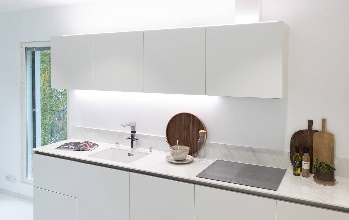Fond vert et carré blanc avec le texte "LED STORE" en texte blanc, mettant en valeur les solutions d'éclairage LED.