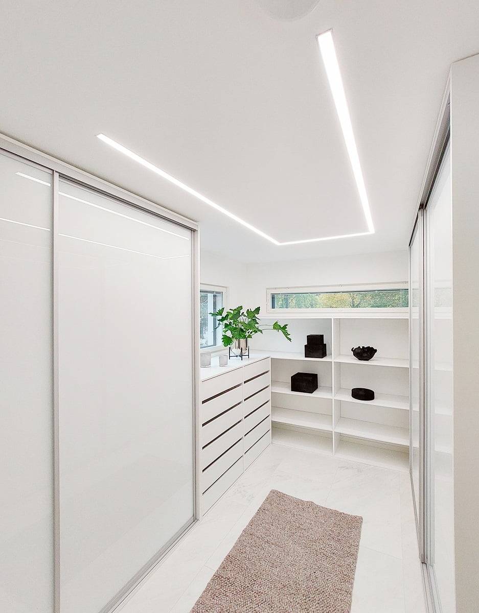 Sur un fond vert, un carré blanc avec le texte "LED STORE" en lettres blanches grasses pour mettre en évidence les solutions d'éclairage à faible consommation d'énergie.
