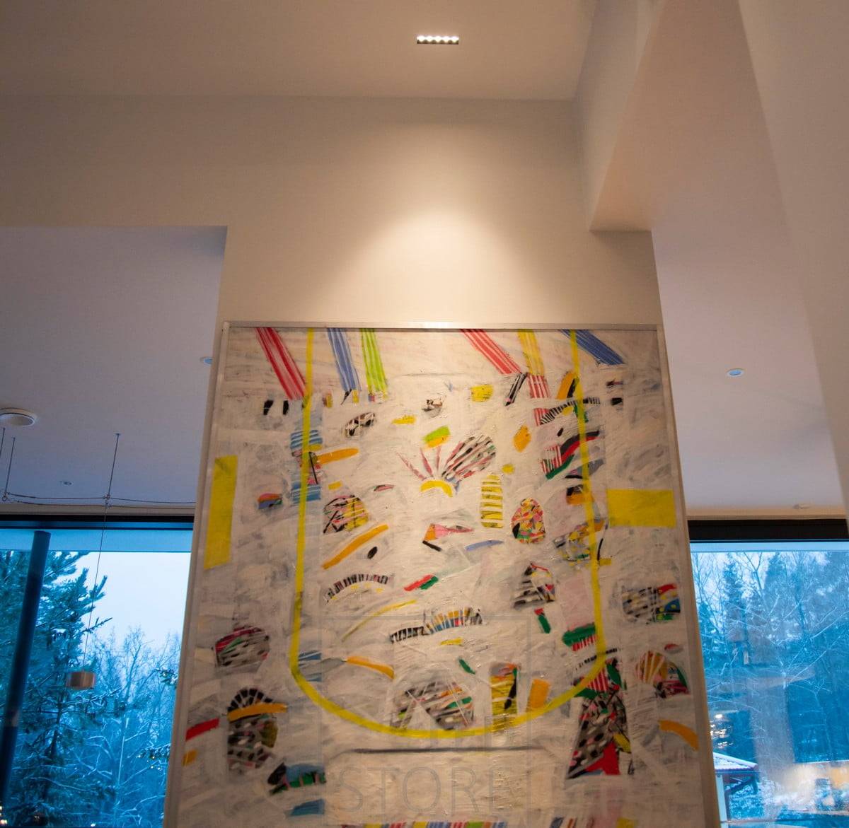 LINE 5 en surbrillance sur un tableau blanc. Les spots LINJA sont bien adaptés aux lumières d'accentuation grâce à leur faisceau étroit. Ledstore.fi