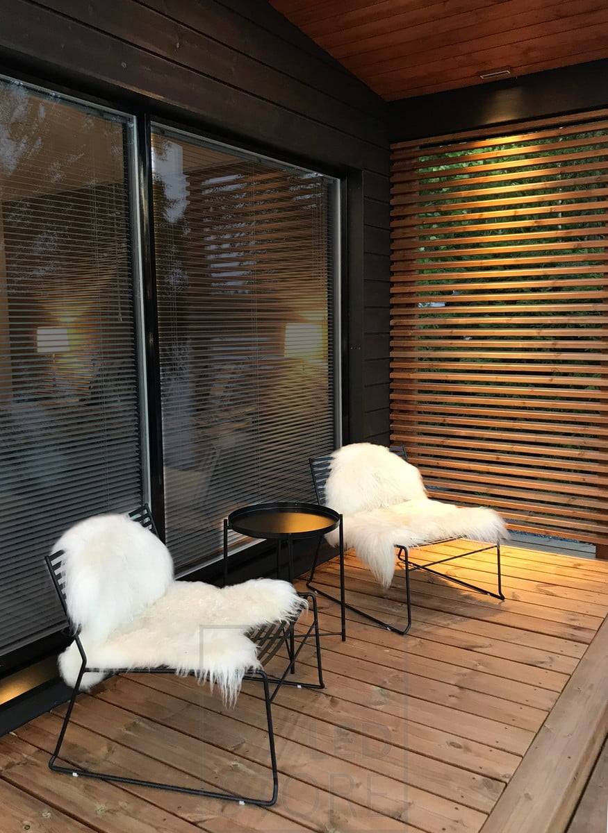 Spot Led LINJA 5 pour mettre en valeur les bordures. La lumière du spot est très étroite et donc idéale pour l'éclairage d'accentuation. Ledstore.fi
