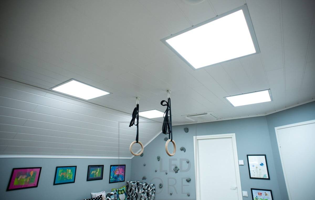 Les panneaux à diodes électroluminescentes installés au plafond sont à la fois gradables et réglables en température de couleur. Pas de coins sombres dans l'aire de jeux des enfants. Ledstore.fi