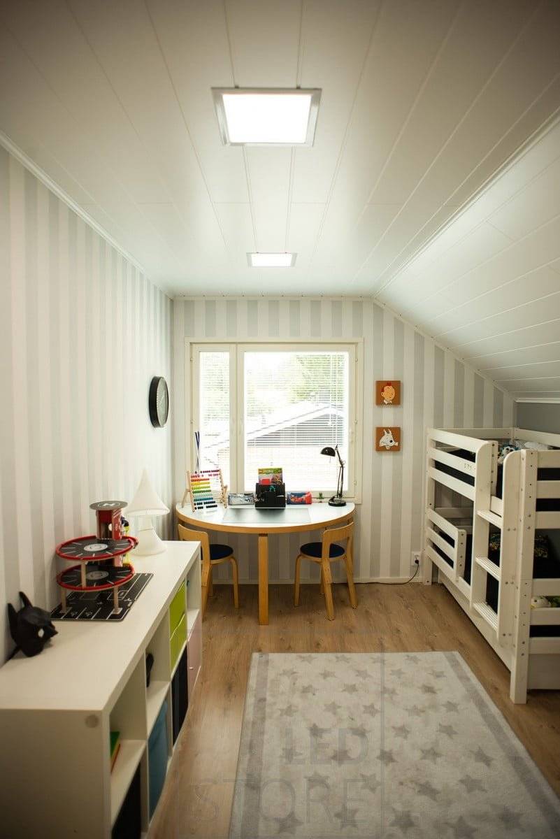 Éclairage d'une chambre d'enfant - plafonnier avec panneaux lumineux LED à température de couleur. La lumière chaude est apaisante. Ledstore.fi