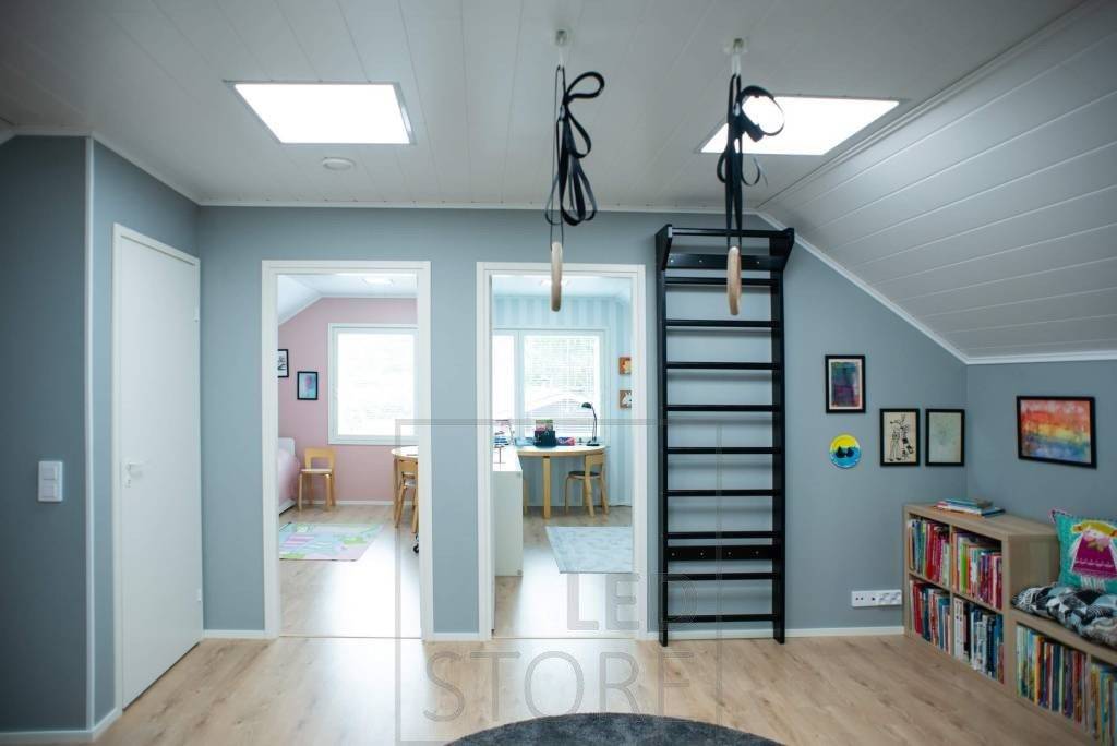 UPPOAVA PANEL 600, 36W, 2800K-4000K-5500K est un luminaire LED gradable et résistant à l'humidité (IP54) pour les goûts les plus exigeants. Le luminaire crée également l'effet d'un puits de lumière. Ledstore.fi