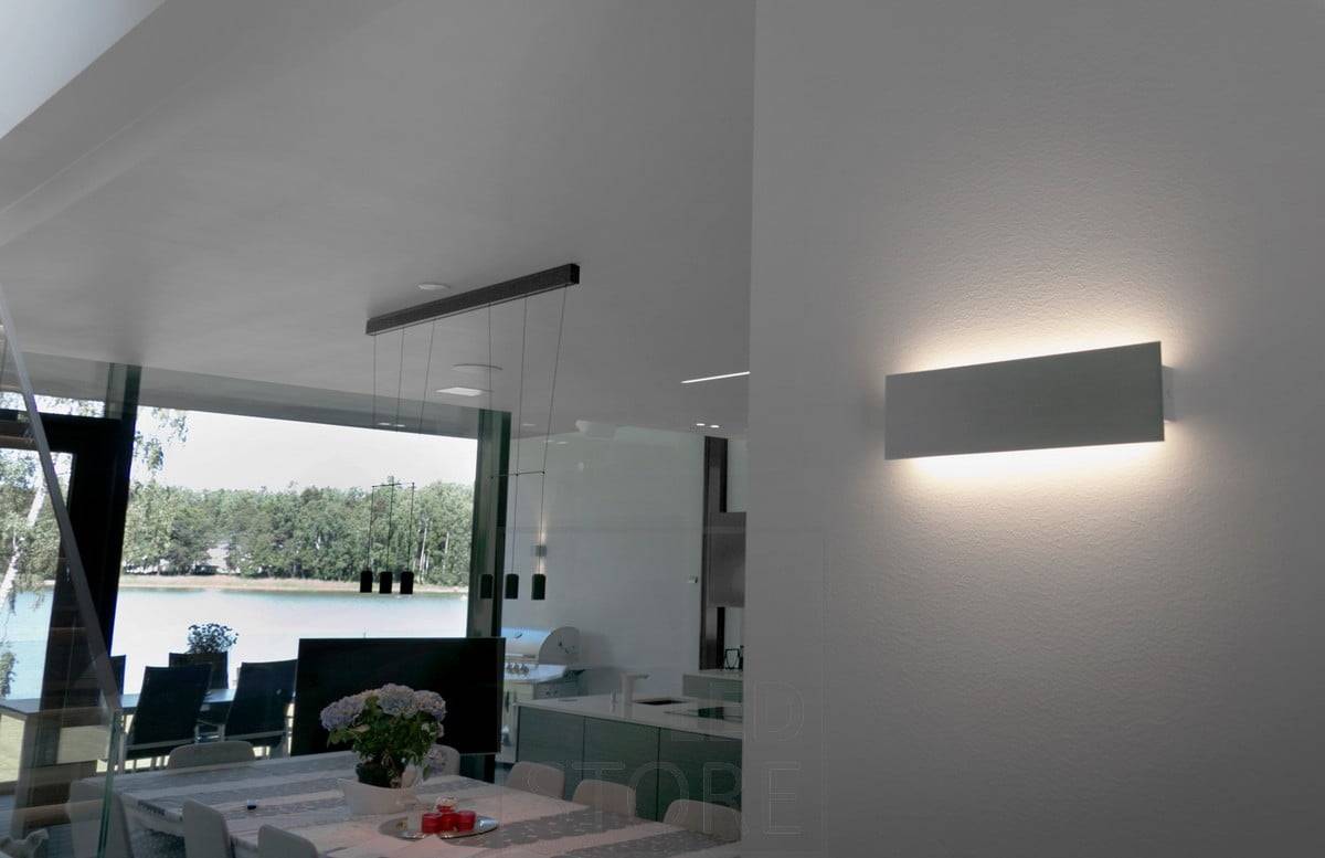 Lumière indirecte d'ambiance avec l'applique led STRAIGHT. Ledstore.fi