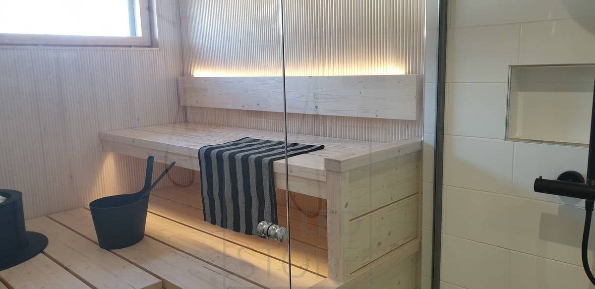 Bande LED pour l'éclairage du sauna. Lumière indirecte vers le haut depuis le dossier et vers le bas depuis le plafond. Ledstore.fi