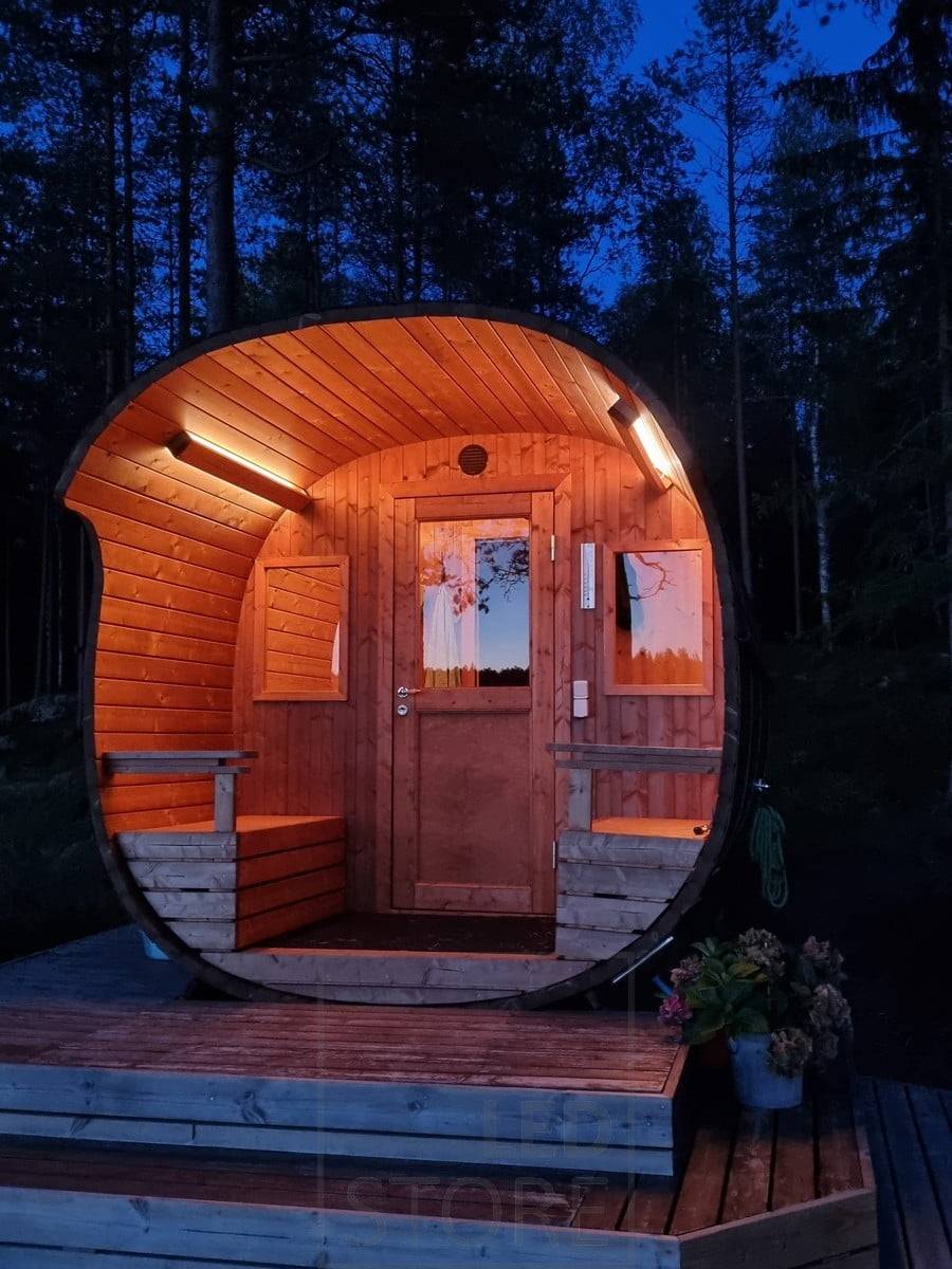 Éclairage d'ambiance pour le sauna créé avec de la lumière indirecte. Ledstore.fi