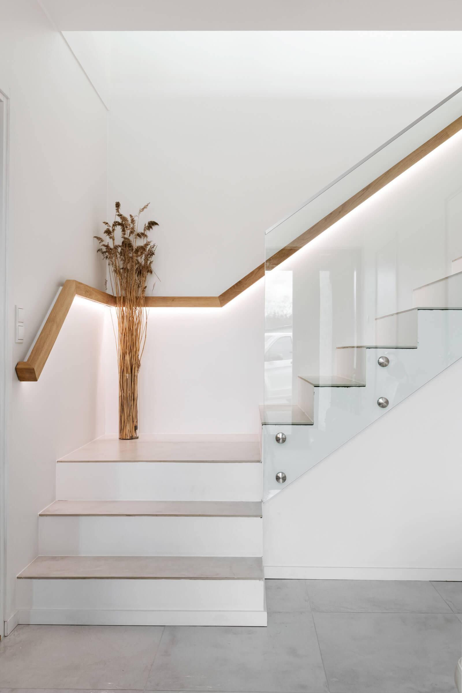 Fond vert avec un carré blanc, texte "LED STORE" à l'intérieur, "LED" au-dessus du texte "STORE".