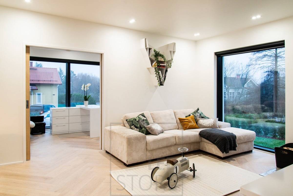 Spots led TUPLAKANTTI blancs pour l'éclairage général du salon. Equivalent à 2x50W halogène, avec une consommation de seulement 2x9W. Ledstore.fi