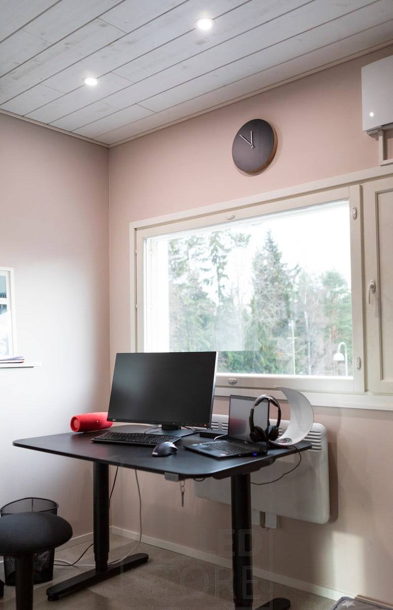 Eclairage des postes de travail avec des spots à leds. Ledstore.fi