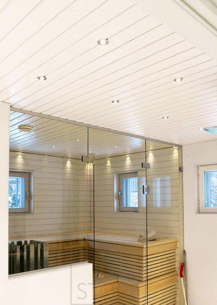 Eclairage d'ambiance dans les toilettes et le sauna. Petits spots de 3W dans les toilettes et spots de 1W dans le sauna. Ledstore.fi