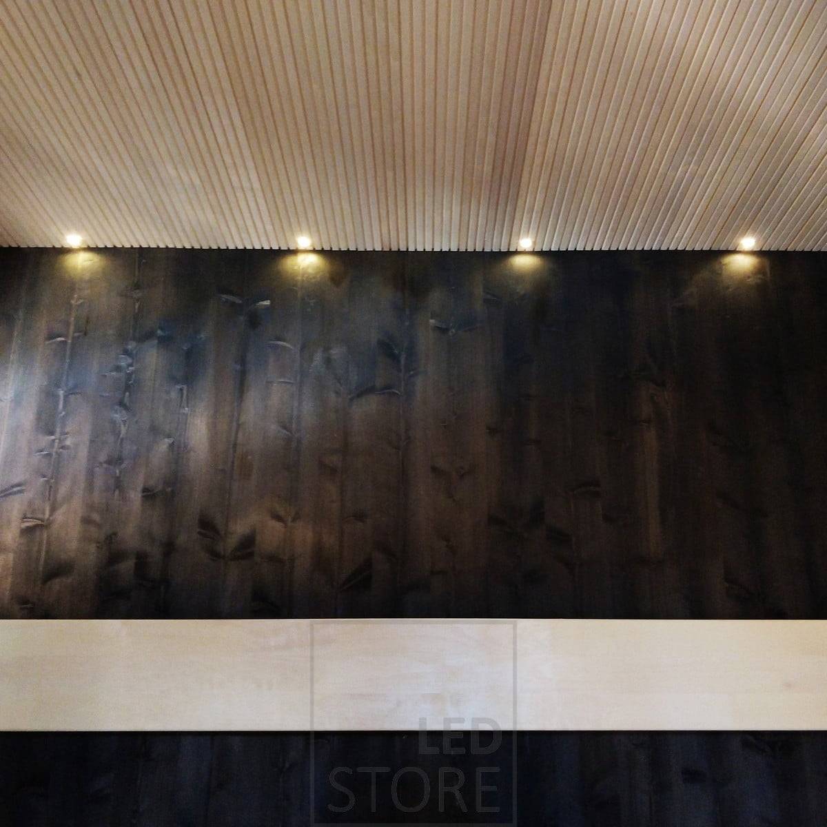 Projecteurs Led pour sauna. Nos kits de spots pour sauna sont dotés d'une alimentation électrique résistante à l'humidité et de câbles en caoutchouc durables. Ledstore.fi