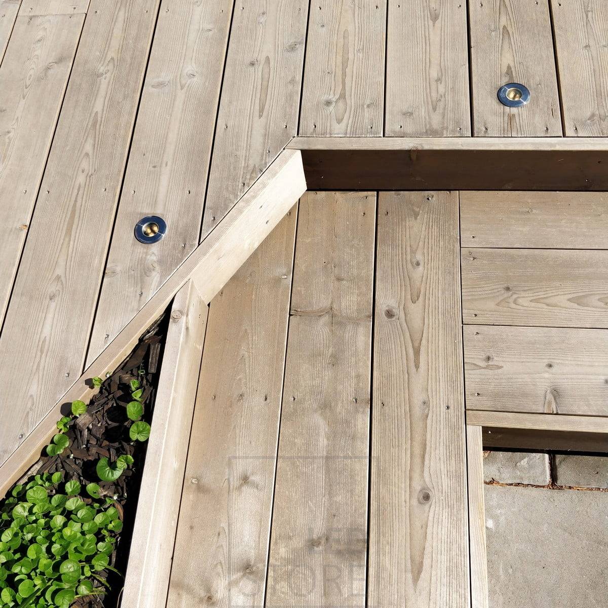 Spot led pour terrasse UP - éclaire directement vers le haut. Le spot peut même résister aux écrasements. Ledstore.fi