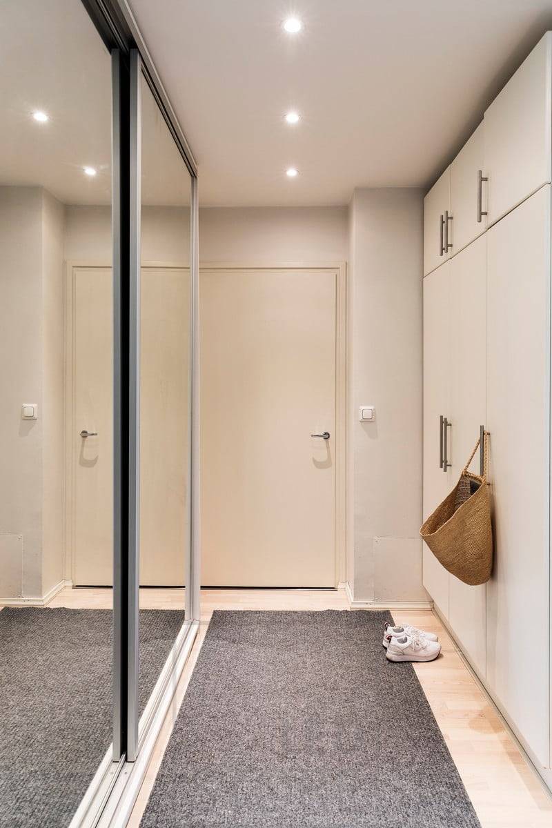 Downlights led ronds pour éclairer les couloirs. Ledstore.fi