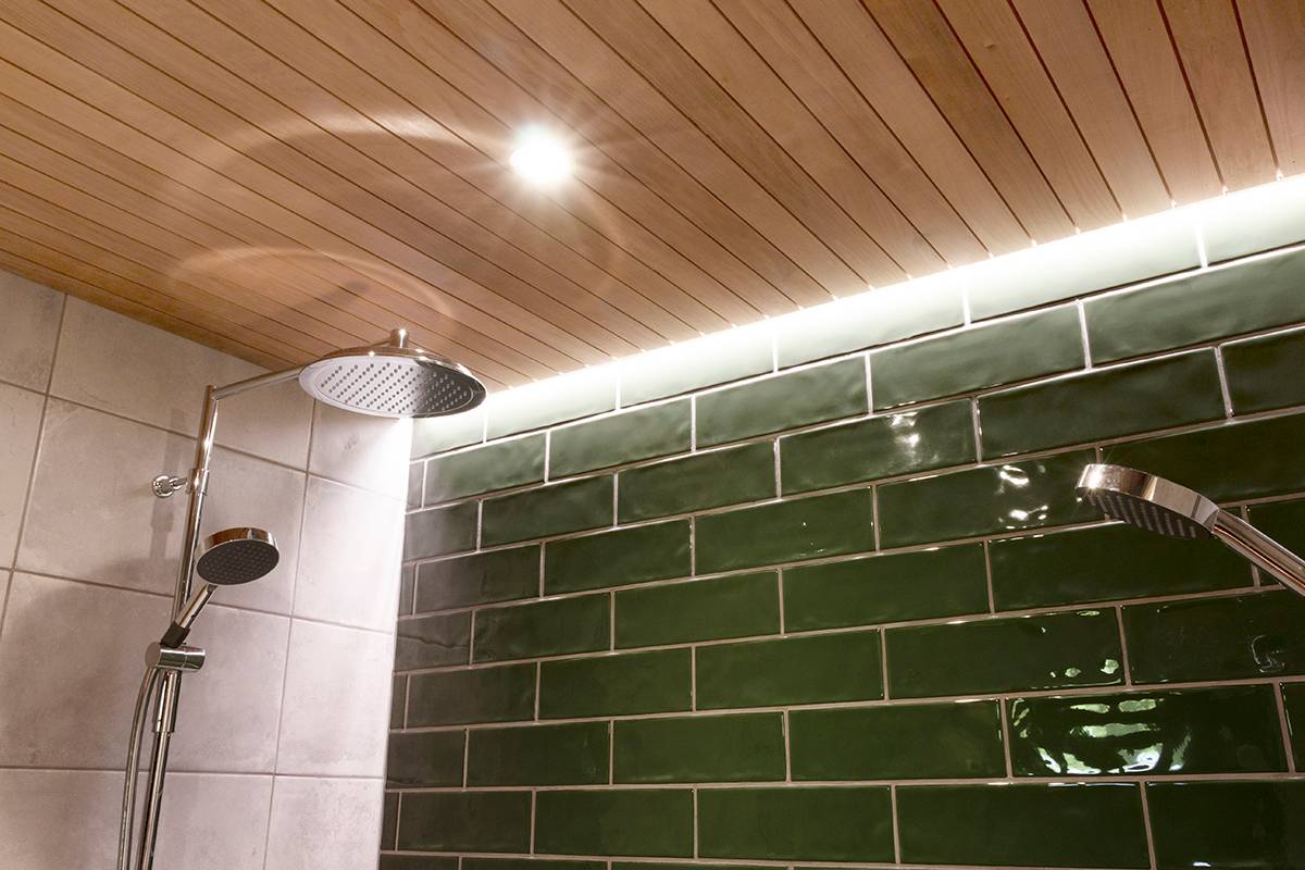 Logo LED Store sur fond vert avec un carré blanc et le texte "LED STORE" en lettres majuscules grasses.