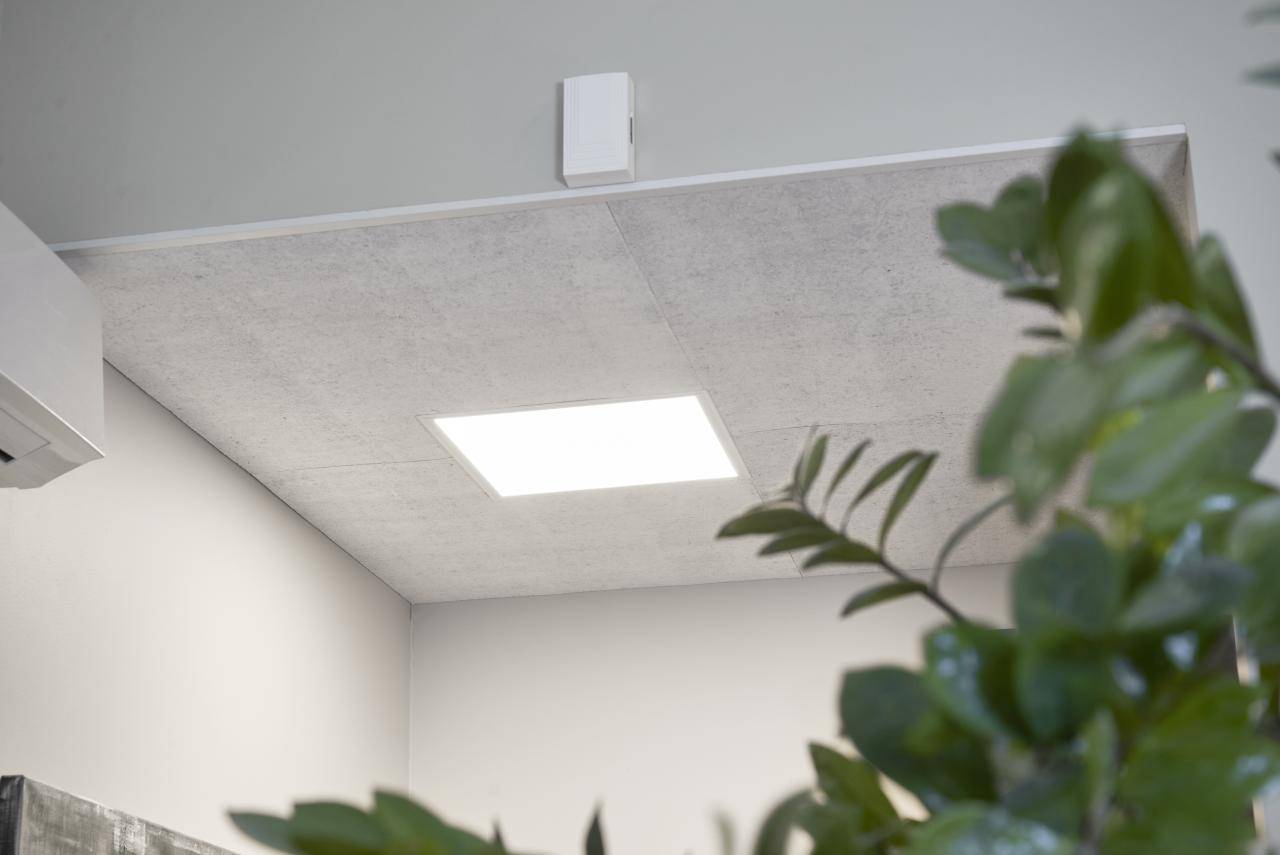 Logo LED STORE avec texte blanc sur fond vert, contour d'un carré blanc au milieu, représentant des solutions d'éclairage LED à haute efficacité énergétique.