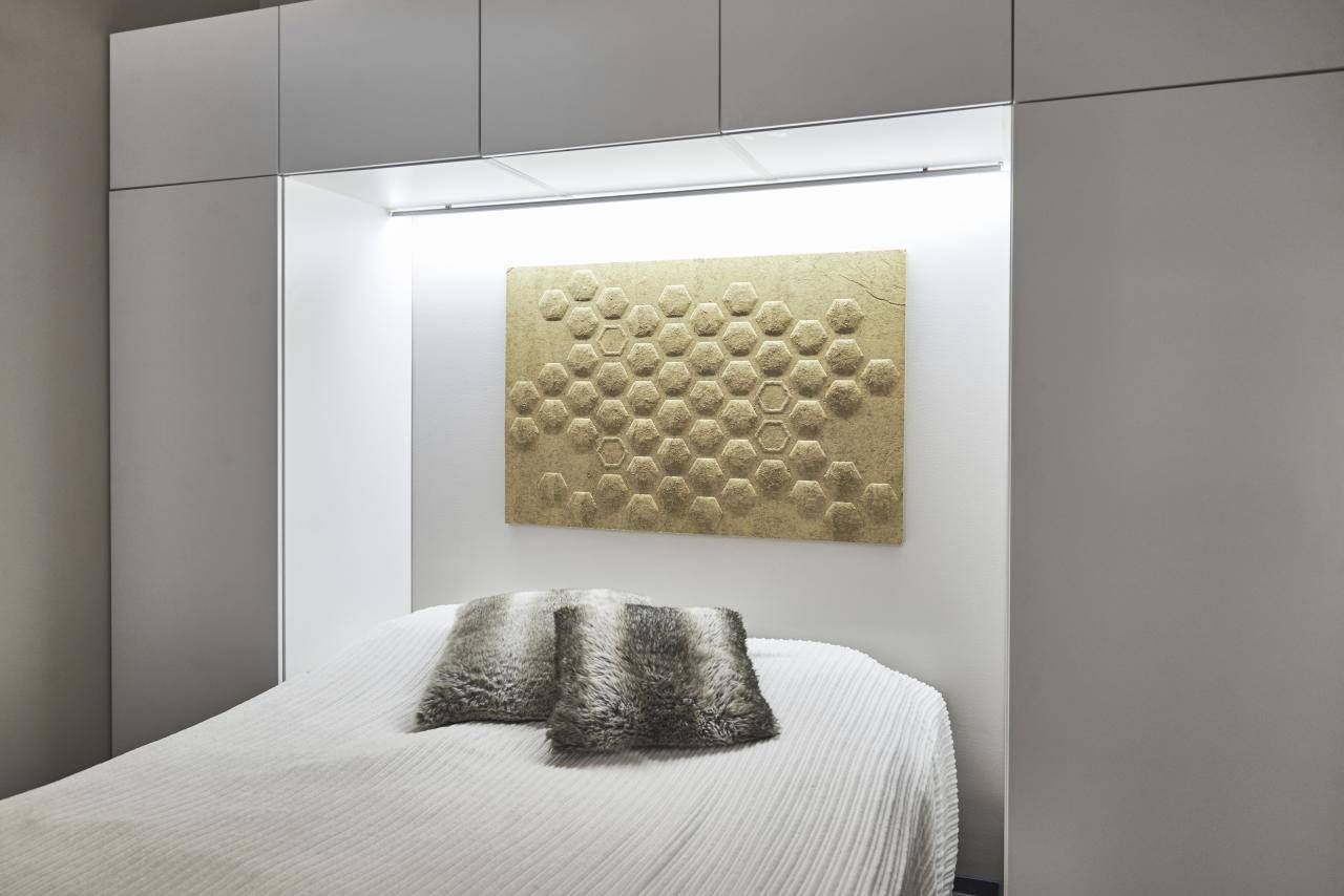 Fond vert et "LED STORE" en texte blanc gras au milieu d'un carré blanc, promouvant des solutions d'éclairage économes en énergie.