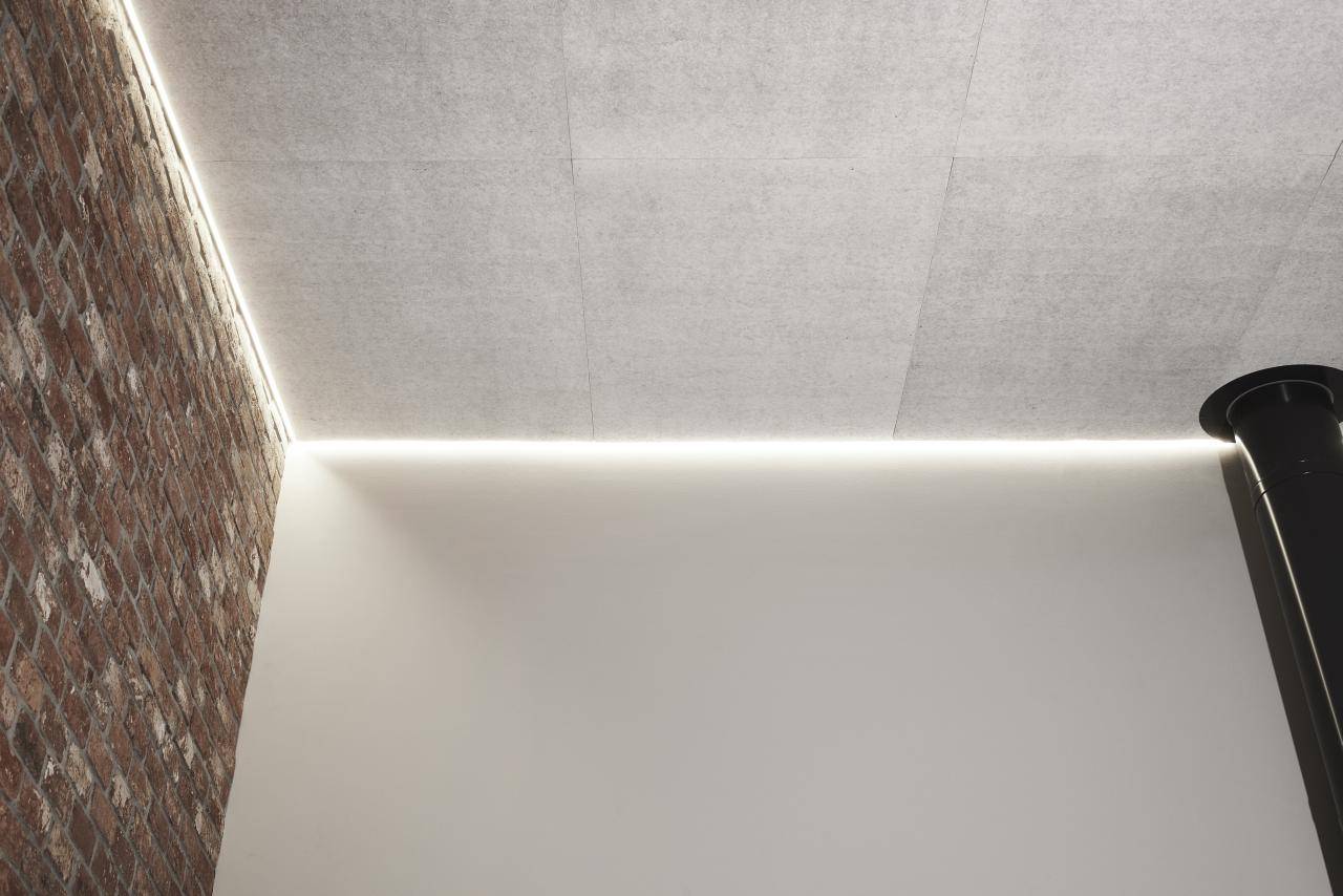 Logo d'un magasin d'éclairage LED : carré blanc avec "LED STORE" en texte blanc gras empilé verticalement sur un fond vert. Éclairage respectueux de l'environnement.